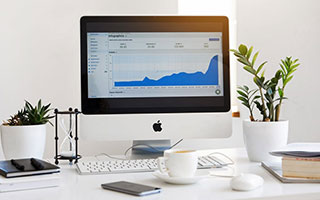 痛心！曼联传奇孙子不幸夭折，无证月嫂违规操作，4个月男婴惨死